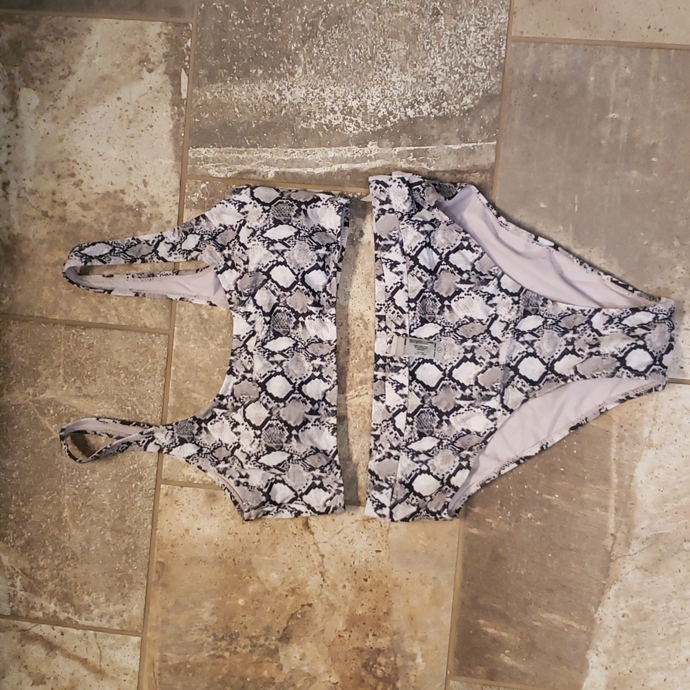 SNAKE PRINT SUIT - Picture 1 of 3
